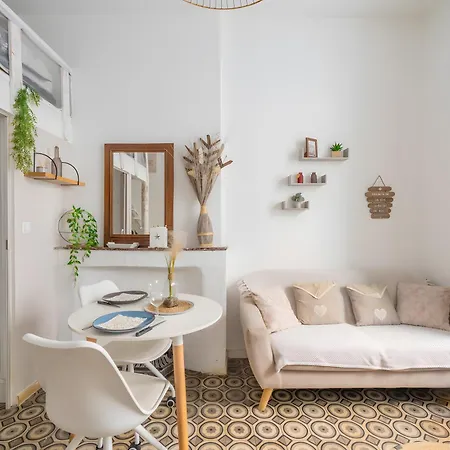 Logement Cosy Centre Beaucaire - C2 *