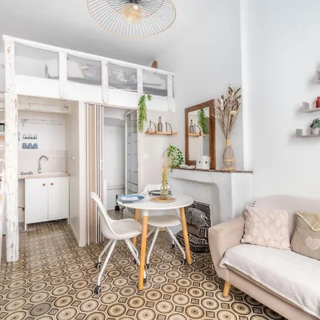 Logement Cosy Centre Beaucaire - C2 *