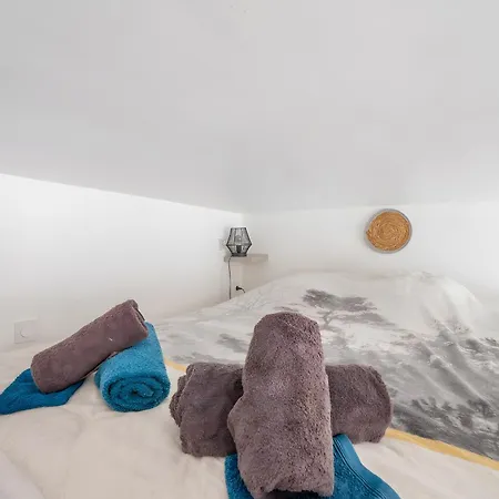 Apartament Logement Cosy Centre Beaucaire - C2 *