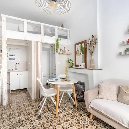 Logement Cosy Centre Beaucaire - C2